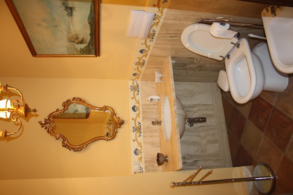 イーゾラ・デッレ・フェンミネ Dal Barone Vincentiヴィラ 部屋 写真